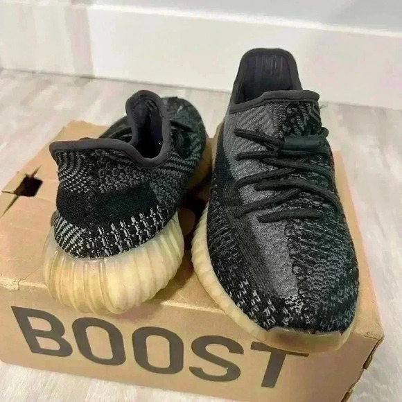 Yeezy x Adidas Black/Blue Knit Fabric Boost 350 V2 Carbon Sneakers Size 5 1/2 - Picture 3 of 11
